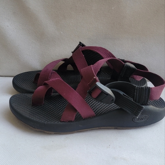 CHACO BURGANDY SANDALS (sz 7) - Picture 2 of 7